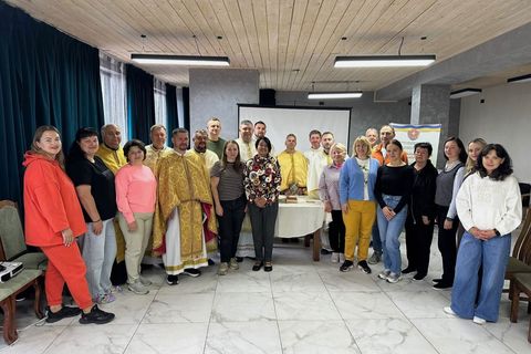 Духівники, психологи та координатори проєкту «Зцілення ран війни» пройшли тренінг із підтримки родин військовослужбовців
