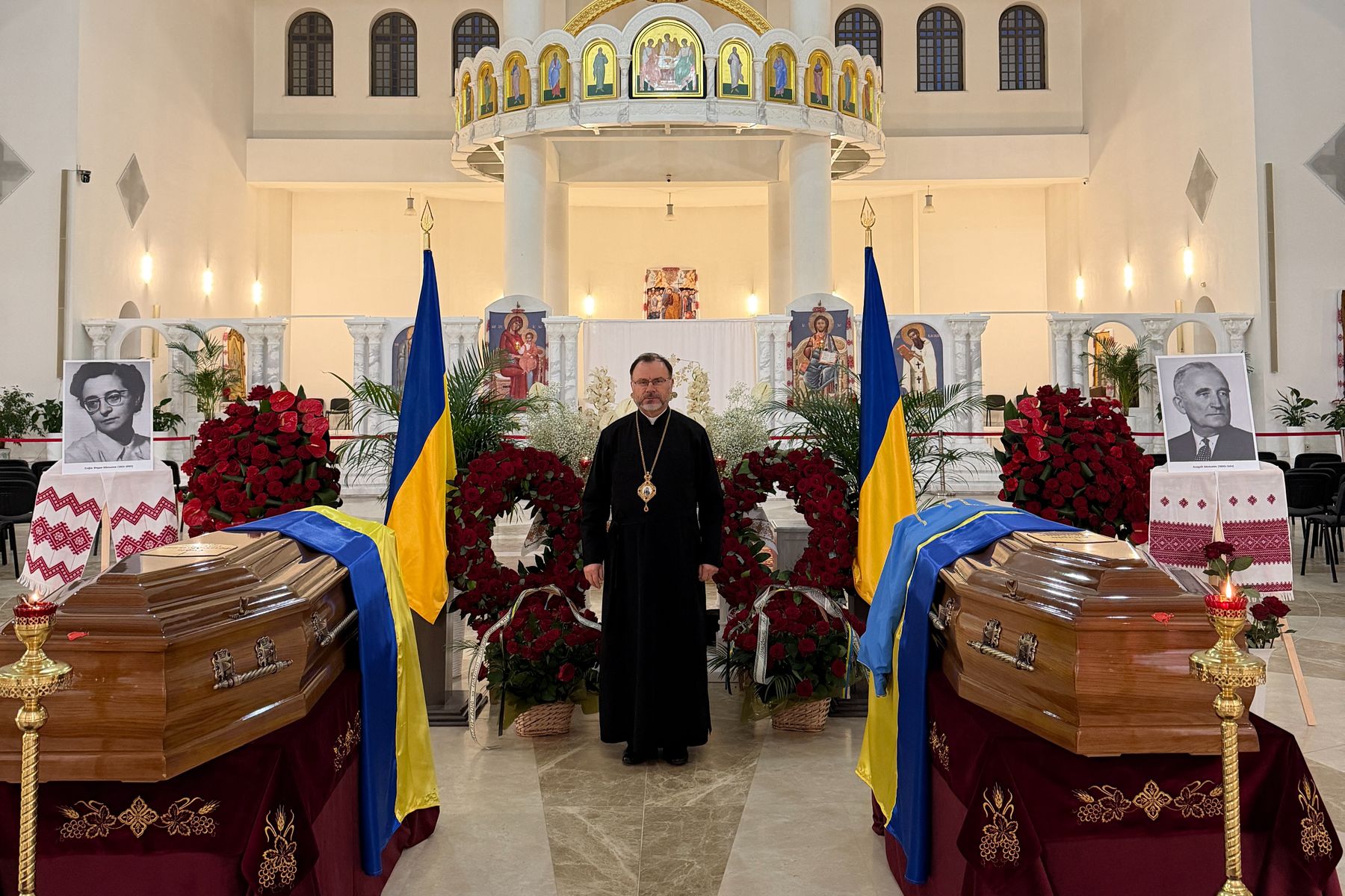 «Герої всіх поколінь черпали силу з тієї самої віри», — владика Ярослав Приріз на перепохованні Андрія Мельника в Києві