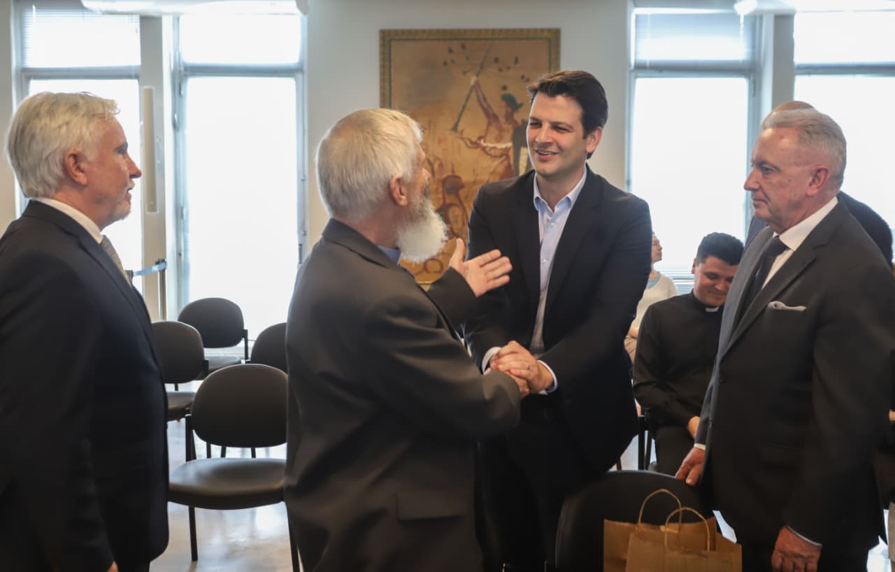 За участі митрополита УГКЦ у Куритибі підписано меморандум щодо впровадження української мови у місцевих школах За участі митрополита УГКЦ у Куритибі підписано меморандум щодо впровадження української мови у місцевих школах