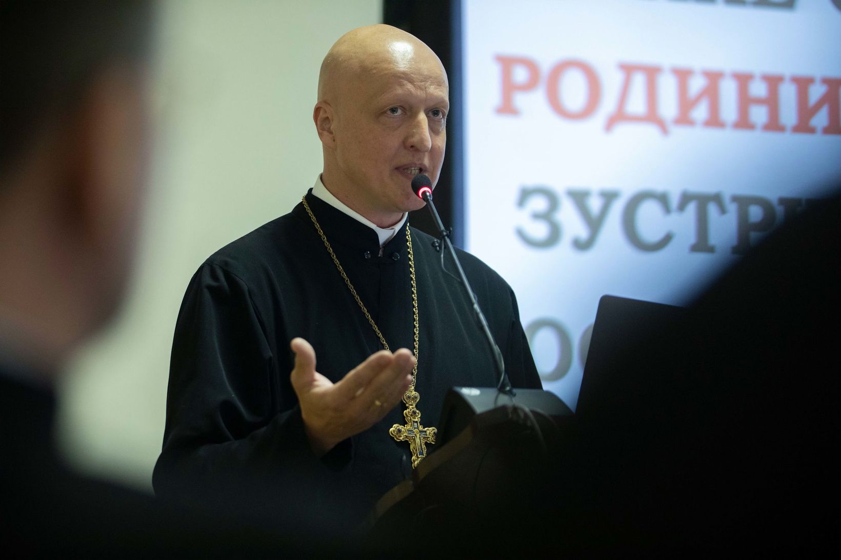 «На початку усі є зраненими, але кінцевий результат — стати цілителями»: на Синоді презентували досвід супроводу родин у жалобі