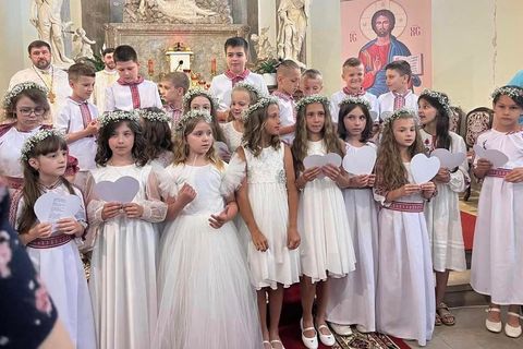У Братиславі понад 20 українських дітей приступили до першої Сповіді й урочистого Причастя