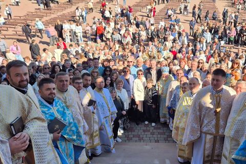 Всеукраїнська проща освітян до Зарваниці зібрала 4 000 учасників