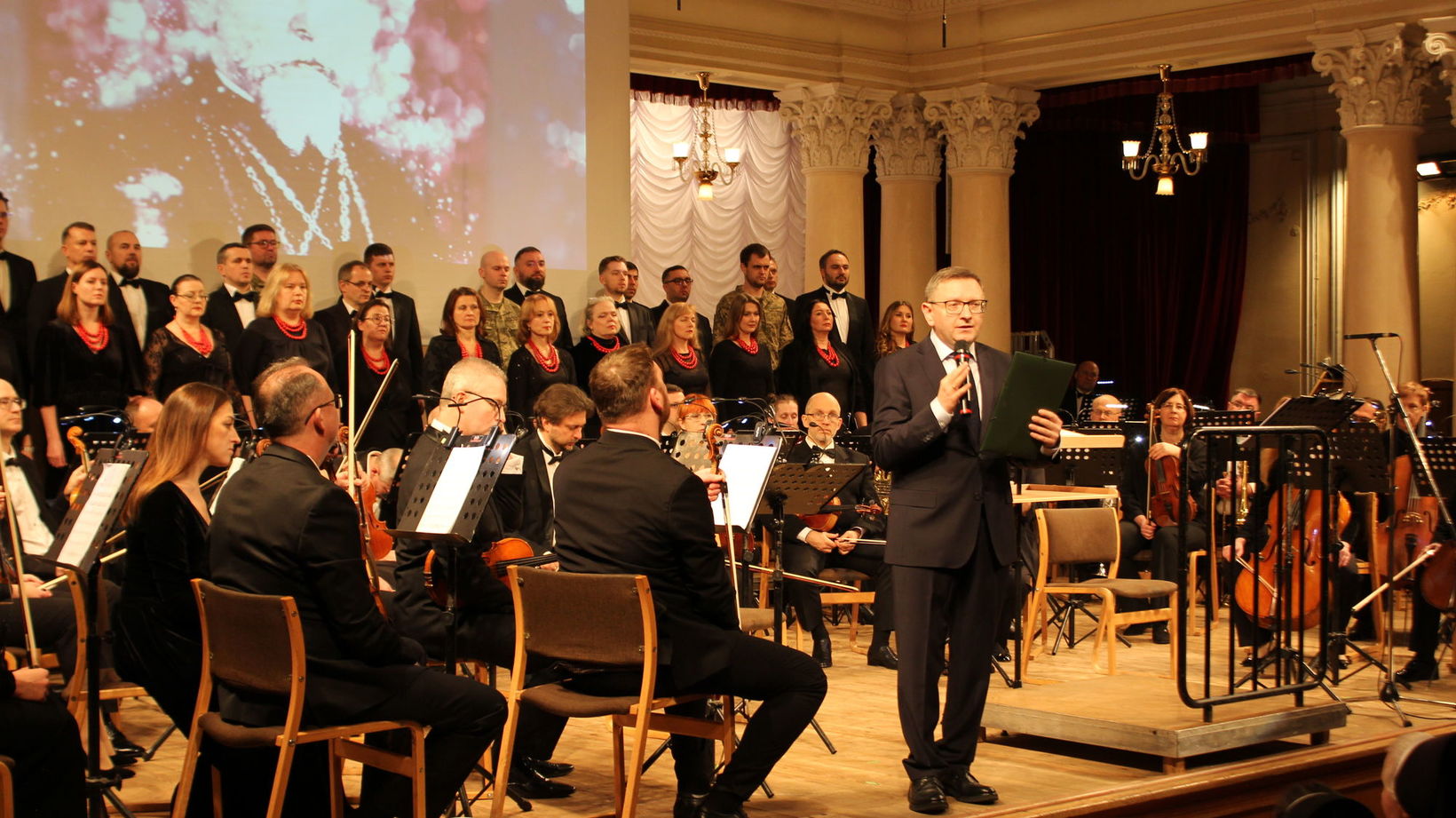 «Великого бажайте!»: У Національній філармонії відзначили ювілеї митрополита Андрея Шептицького та патріарха Йосифа Сліпого «Великого бажайте!»: У Національній філармонії відзначили ювілеї митрополита Андрея Шептицького та патріарха Йосифа Сліпого