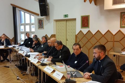 Officials Responsible for Pastoral Work Among Migrants and Refugees Hold Meeting in Hungary