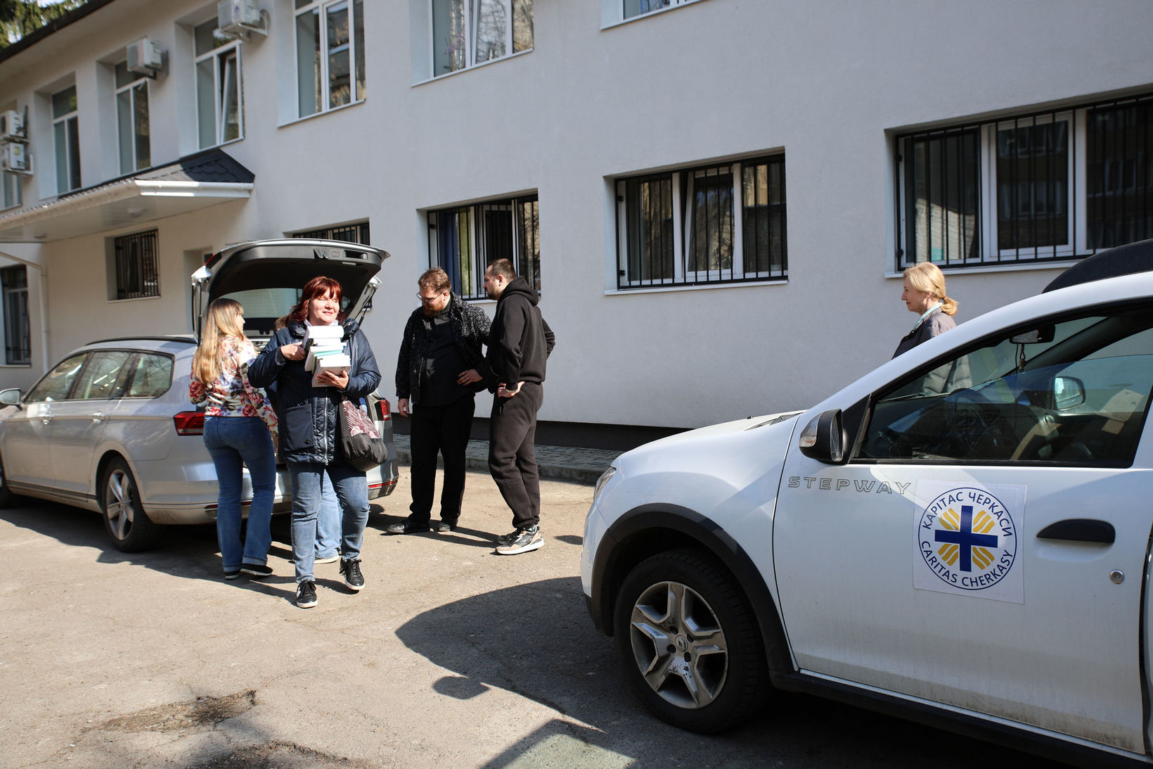 На заклик Глави УГКЦ бібліотекам Черкас передали понад тисячу україномовних книг