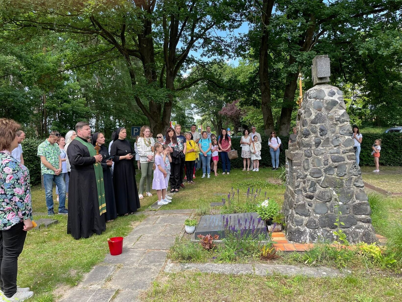 Молитва українців Гамбурга та інших міст Північної Німеччини за земляків, які поховані на цвинтарі Гайденау