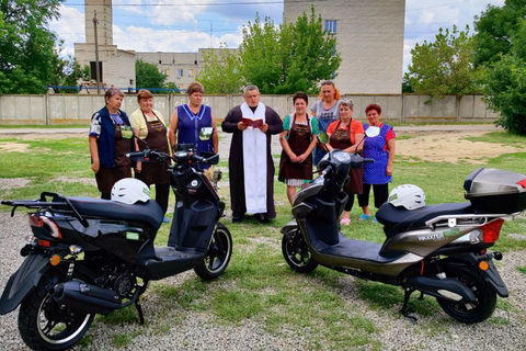 Благодійна кухня в місті Берислав отримала два скутери для доставки обідів потребуючим