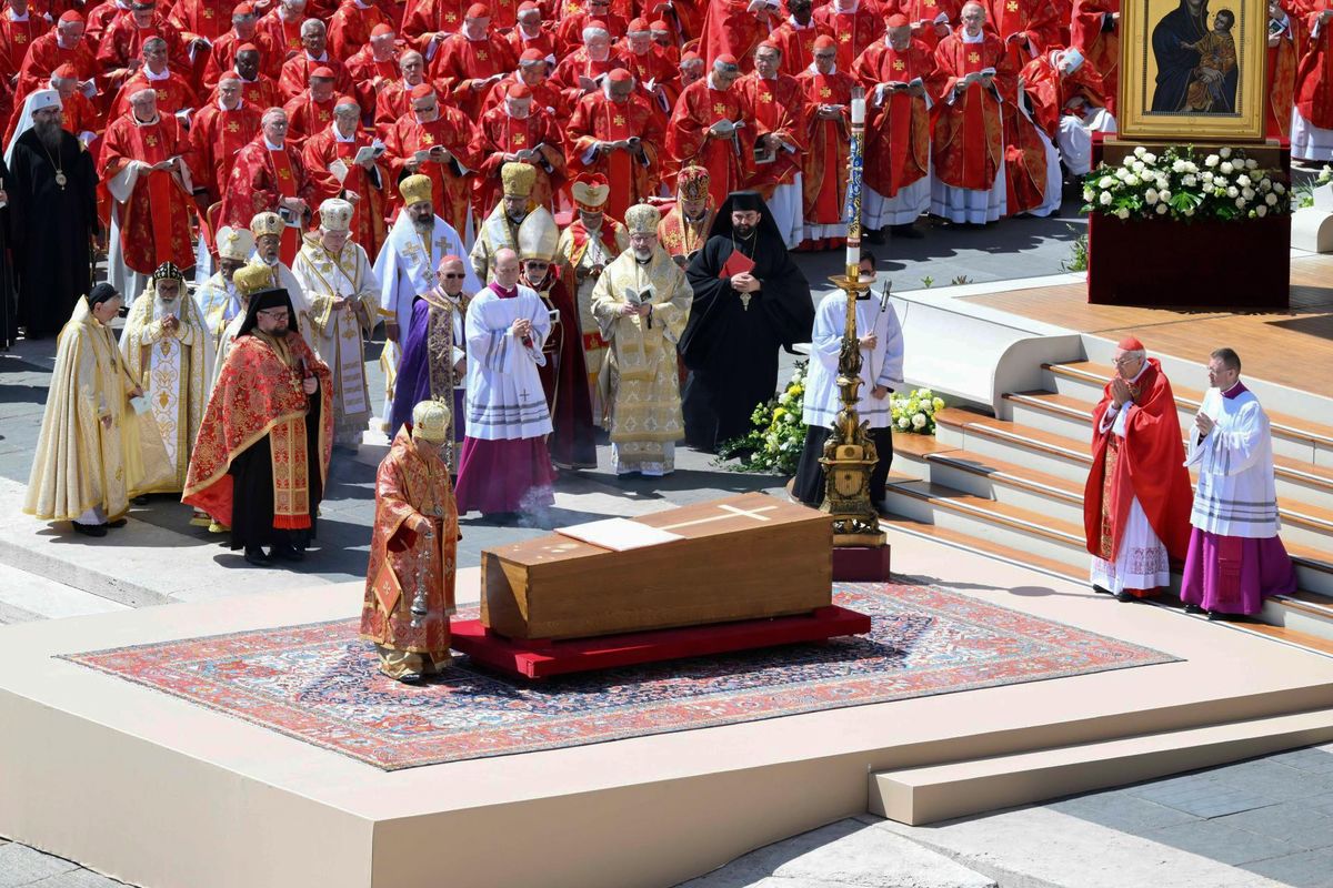 Блаженніший Святослав із делегацією єпископів УГКЦ взяв участь у похороні Папи Франциска