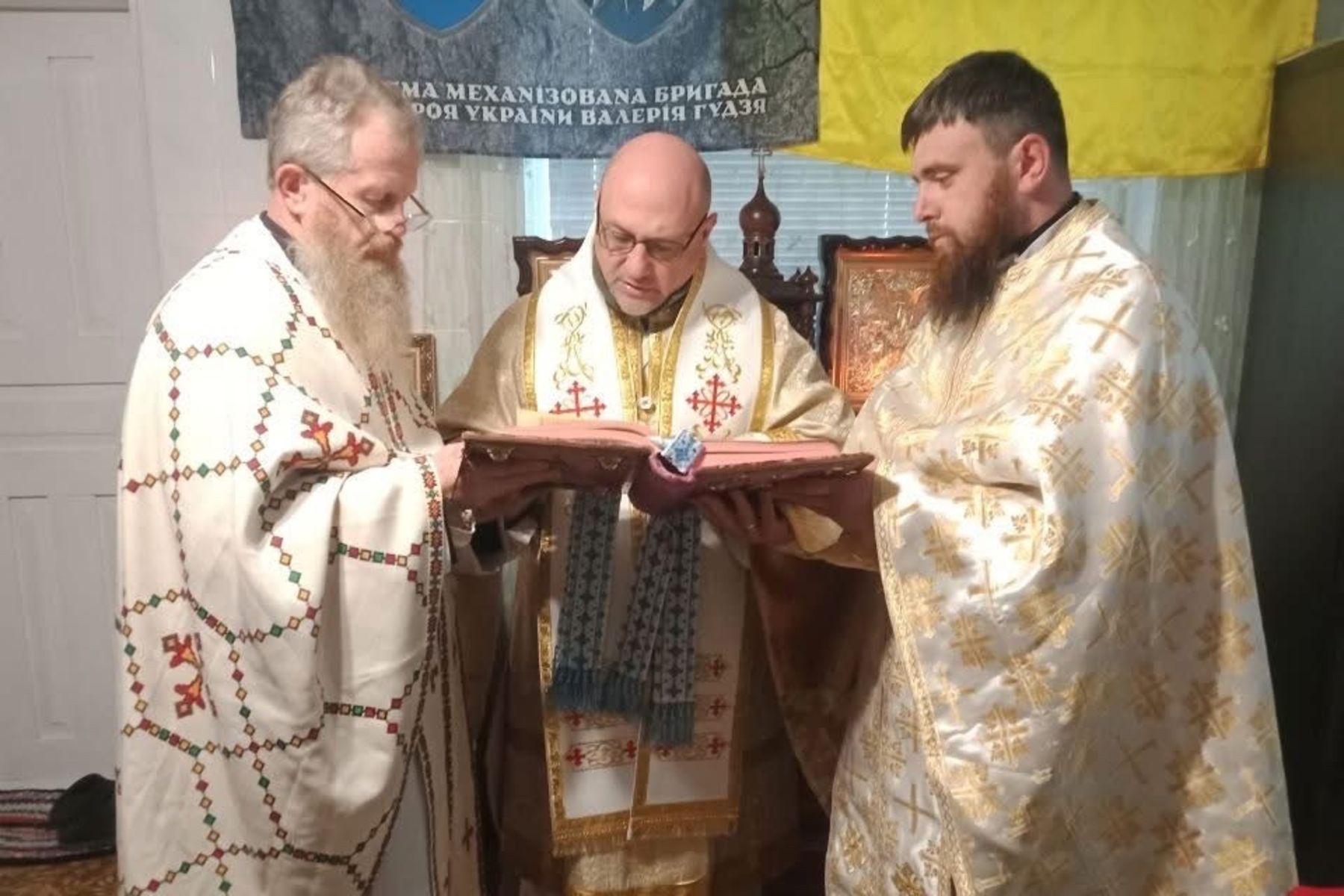 Великдень на&nbsp;передовій: владика Богдан Манишин відвідав українських захисників