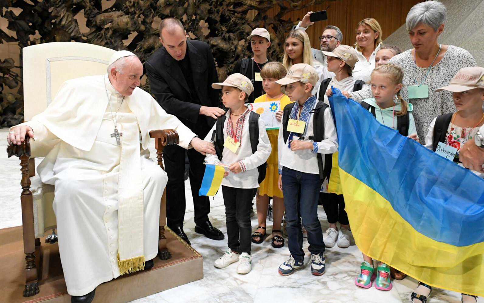 Папа Франциск під час зустрічі з українськими біженцями. Ватикан, 24 серпня 2022 року, фото: Vatican Media