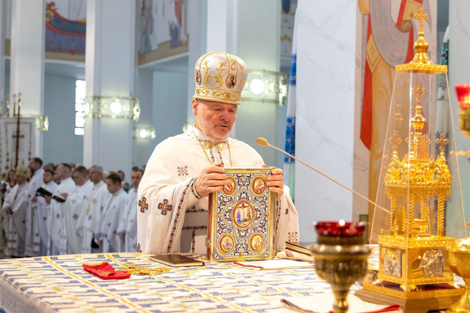 Митрополит Ігор Возьняк закликав молитися за мир в Україні за заступництвом святого Івана Павла ІІ Митрополит Ігор Возьняк закликав молитися за мир в Україні за заступництвом святого Івана Павла ІІ