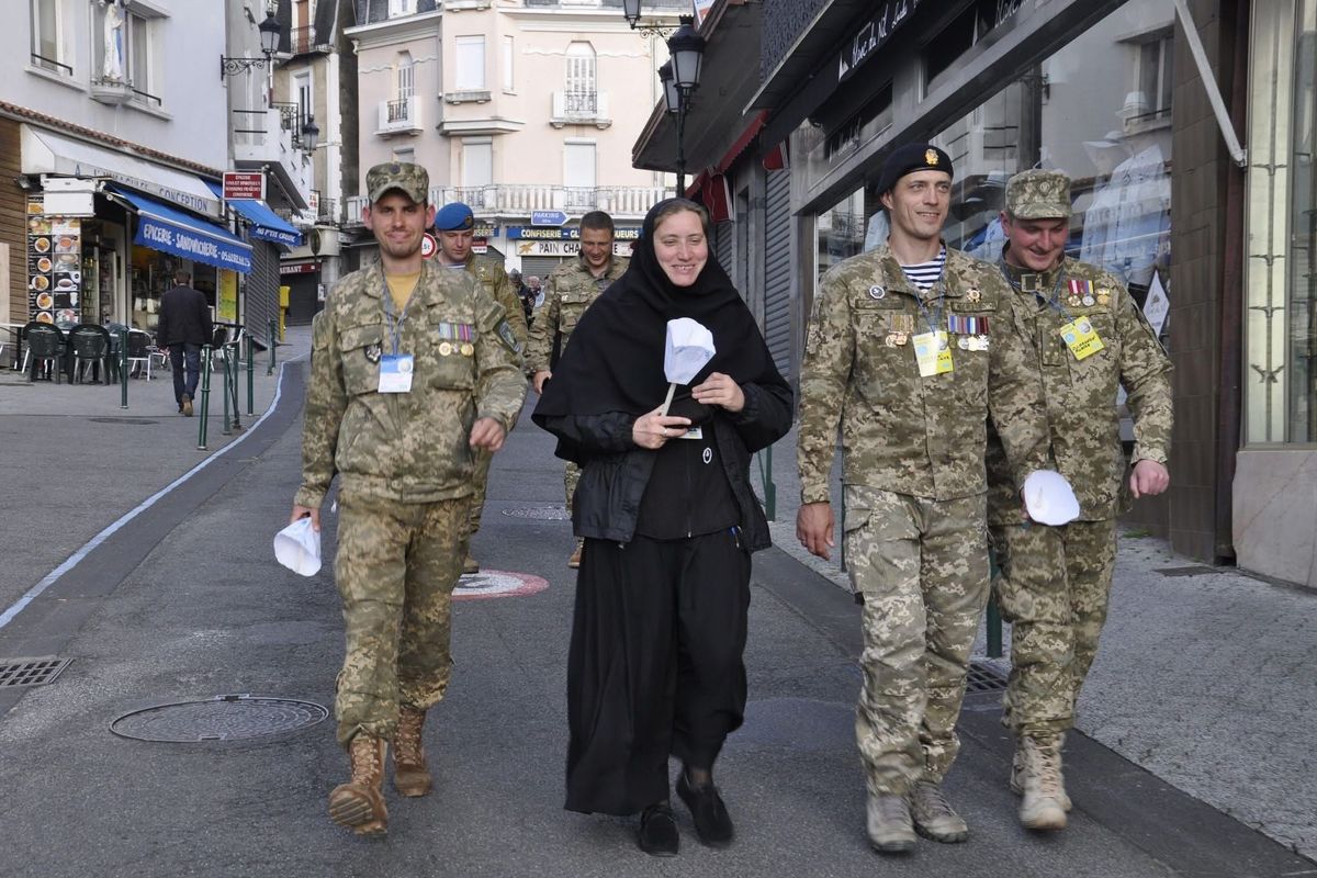 Там, де біль глибший за рани: служіння сестри Симеони, першої військової капеланки УГКЦ