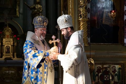  Глава УГКЦ привітав владику Миколу Семенишина з 20-річчям священства