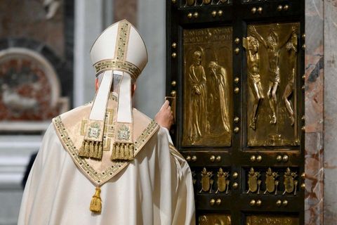 Ювілейний 2025 рік завершено: Папа Лев XIV зачинив Святі двері базиліки Святого Петра