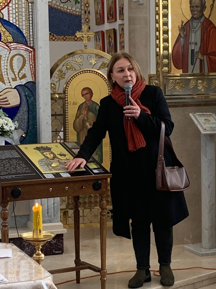 Парафія УГКЦ у Крихівцях отримала унікальну тифлоакустичну ікону Гошівської Богородиці