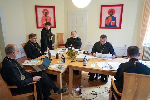 Владики Постійного Синоду обговорили душпастирську ситуацію в Україні, стан духовенства та діяльність «Мудрої справи»