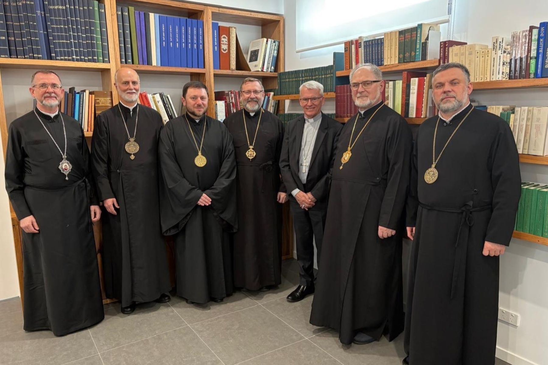 Відбулася історична зустріч Постійного Синоду УГКЦ з Головою єпископської конференції Австралії Тімоті Костелло