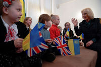 Герцогиня Каміла спілкується з українськими дітьми, фото: Jamie Lorriman