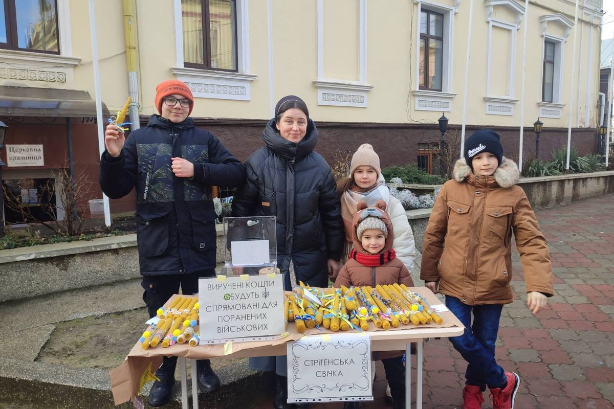 Стрітенська свічка рятує убогих: як парафії УГКЦ долучаються до екосоціальної ініціативи