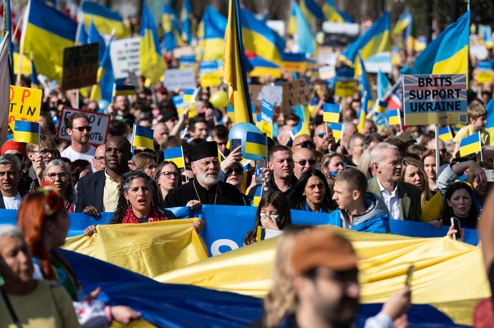 Мітинг на підтримку України «London stands with Ukraine», 27 березня 2022 року, фото: Mazur / cbcew.org.uk