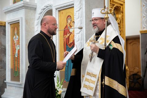 «Ви допомагали творити нове обличчя душпастирства у військовому середовищі», — Глава УГКЦ привітав владику Степана Суса із 20-річчям священства