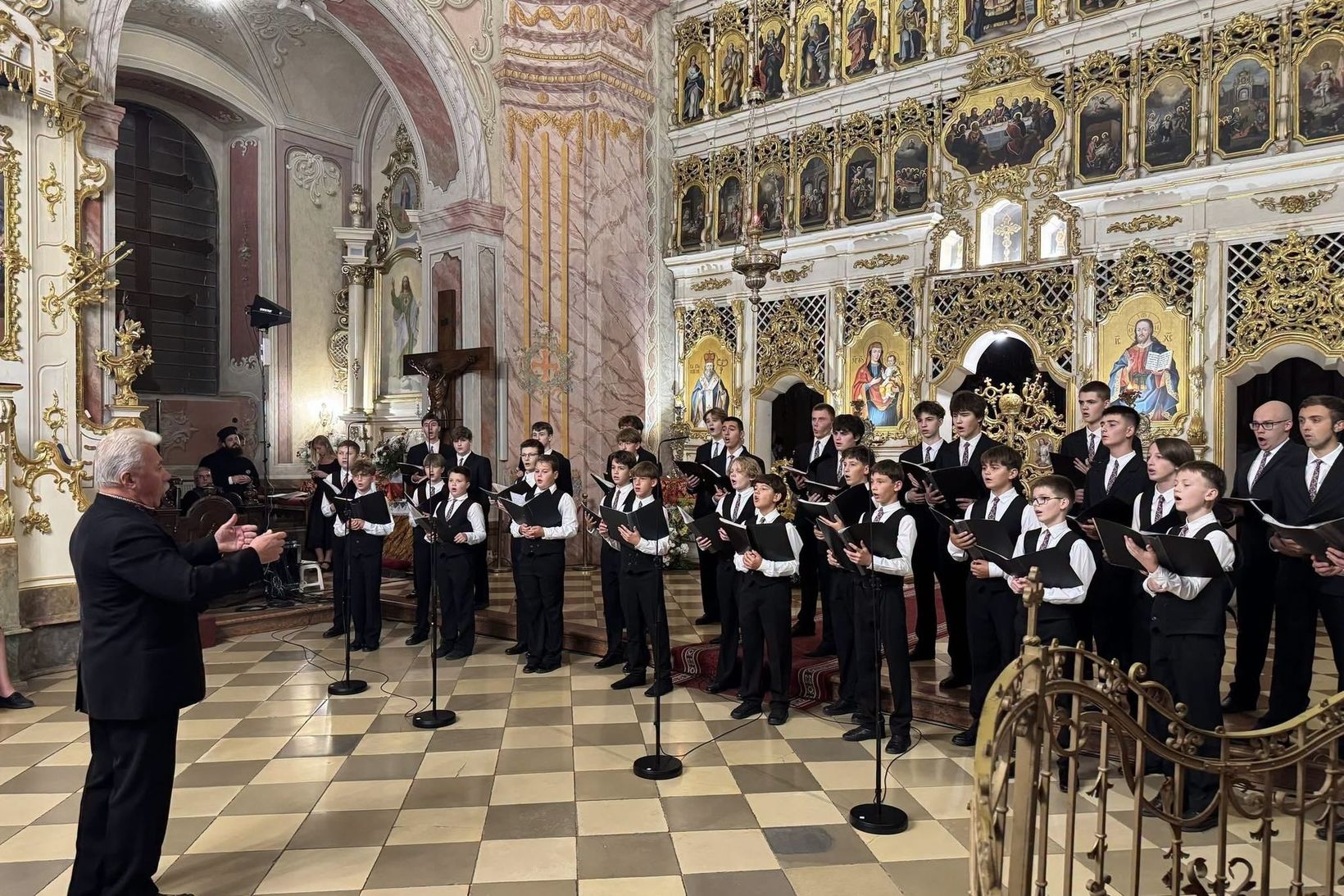 Єпископи УГКЦ взяли участь в освяченні оновленого катедрального собору в Ужгороді Єпископи УГКЦ взяли участь в освяченні оновленого катедрального собору в Ужгороді
