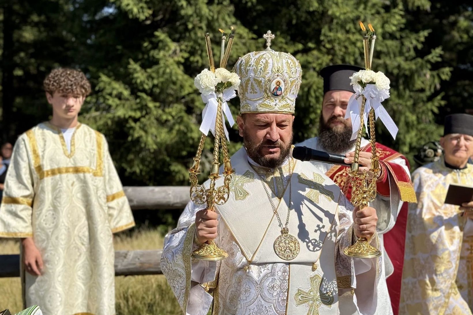 Єпископи УГКЦ та МГКЄ очолили спільну молитву в каплиці Святого Губерта в Карпатах Єпископи УГКЦ та МГКЄ очолили спільну молитву в каплиці Святого Губерта в Карпатах