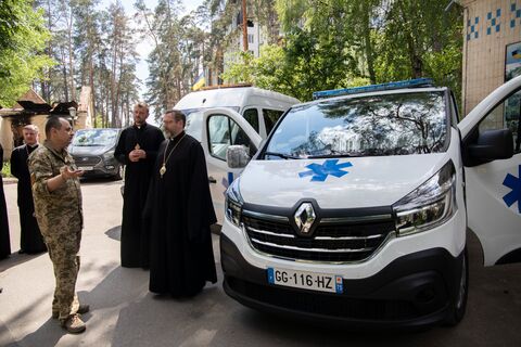 Блаженніший Святослав передав дві карети швидкої допомоги госпіталю ЗСУ в Ірпені