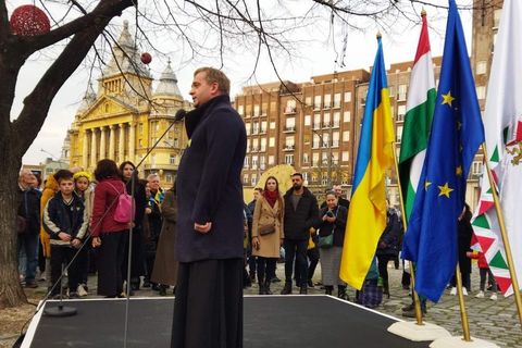 Українці в Угорщині взяли участь у світовій акції на підтримку України