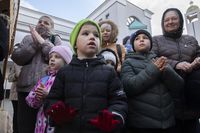 «Чудеса Різдва» біля Патріаршого собору: у Києві відкрили резиденцію Святого Миколая «Чудеса Різдва» біля Патріаршого собору: у Києві відкрили резиденцію Святого Миколая