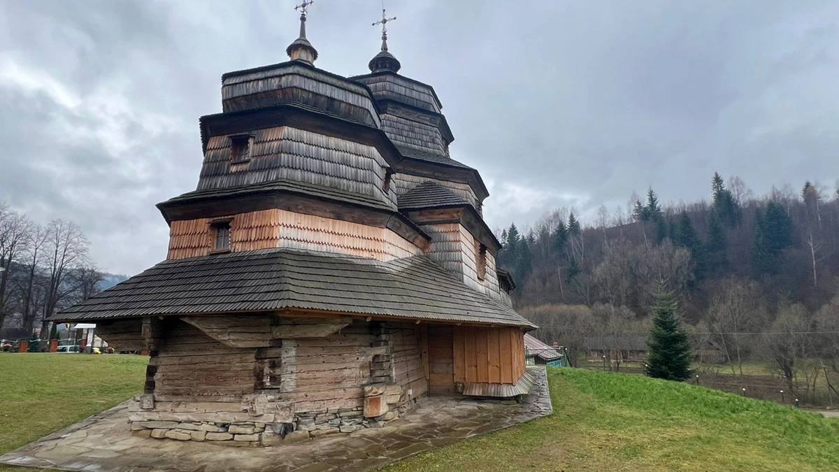 Владика Ярослав Приріз освятив відреставрований дерев’яний храм, збудований 1663 року
