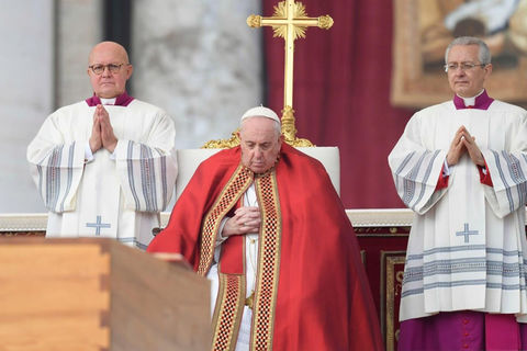 «Отче, у Твої руки віддаємо його духа». Проповідь Папи Франциска на похороні Венедикта XVI