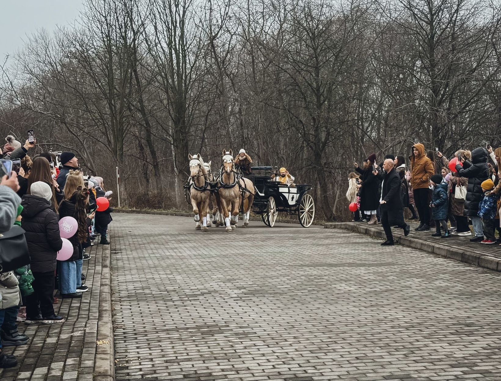 Резиденція святого Миколая в Патріаршому домі об’єднує благодійників і дарує дітям радість 