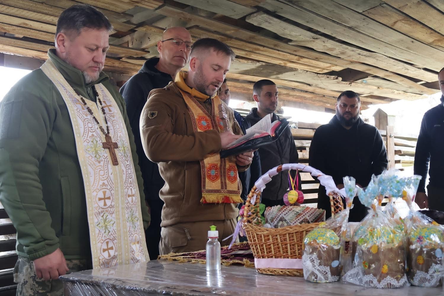 Великдень на&nbsp;передовій: владика Богдан Манишин відвідав українських захисників