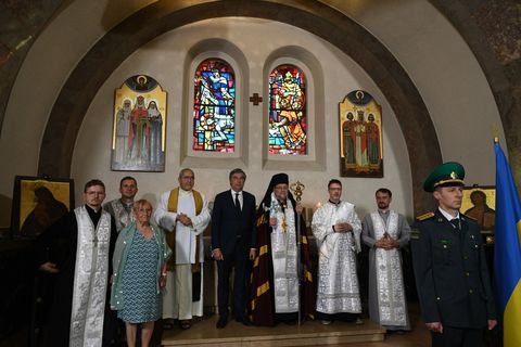 У санктуарії Святої Терези у Франції освячено ікони українських святих