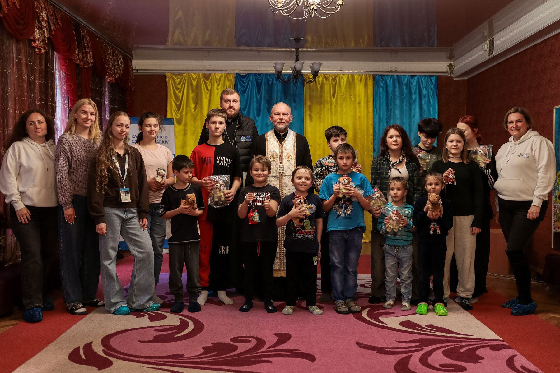 Харківський екзарх помолився з дітьми, позбавленими батьківського піклування