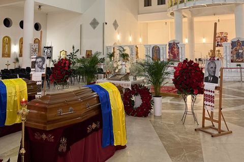 Домовини Андрія Мельника та Софії Федак-Мельник прибули до Києва: у Патріаршому соборі УГКЦ розпочалося загальне вшанування