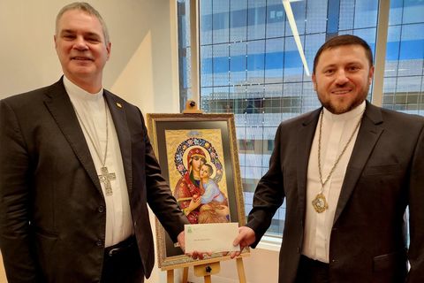 В офісі архиєпископа — ікона з Ірпеня: Католицька Церква в Австралії підтримує український народ у ці важкі часи