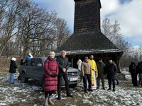 Парафія УГКЦ у Пирогові передала військовим пікап