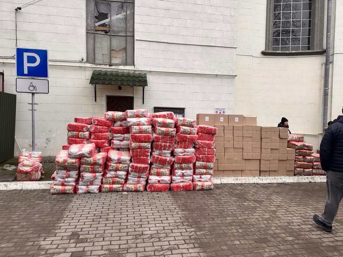 Продуктові набори і&nbsp;допомога дітям: у&nbsp;Тернополі провели дві благодійні акції