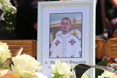 «Отче Славо, заступайся і молися за всіх нас»: у Львові похоронили молодого священника Ярослава Федуніва