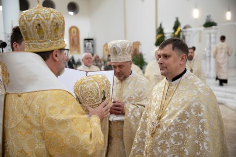 Отця Олега Панчиняка та отця Мирослава Латинника іменовано митрофорними протоієреями