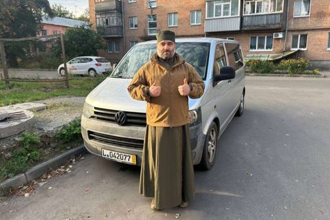 Парафія УГКЦ у Полтаві передала військовим уже 173 автомобілі