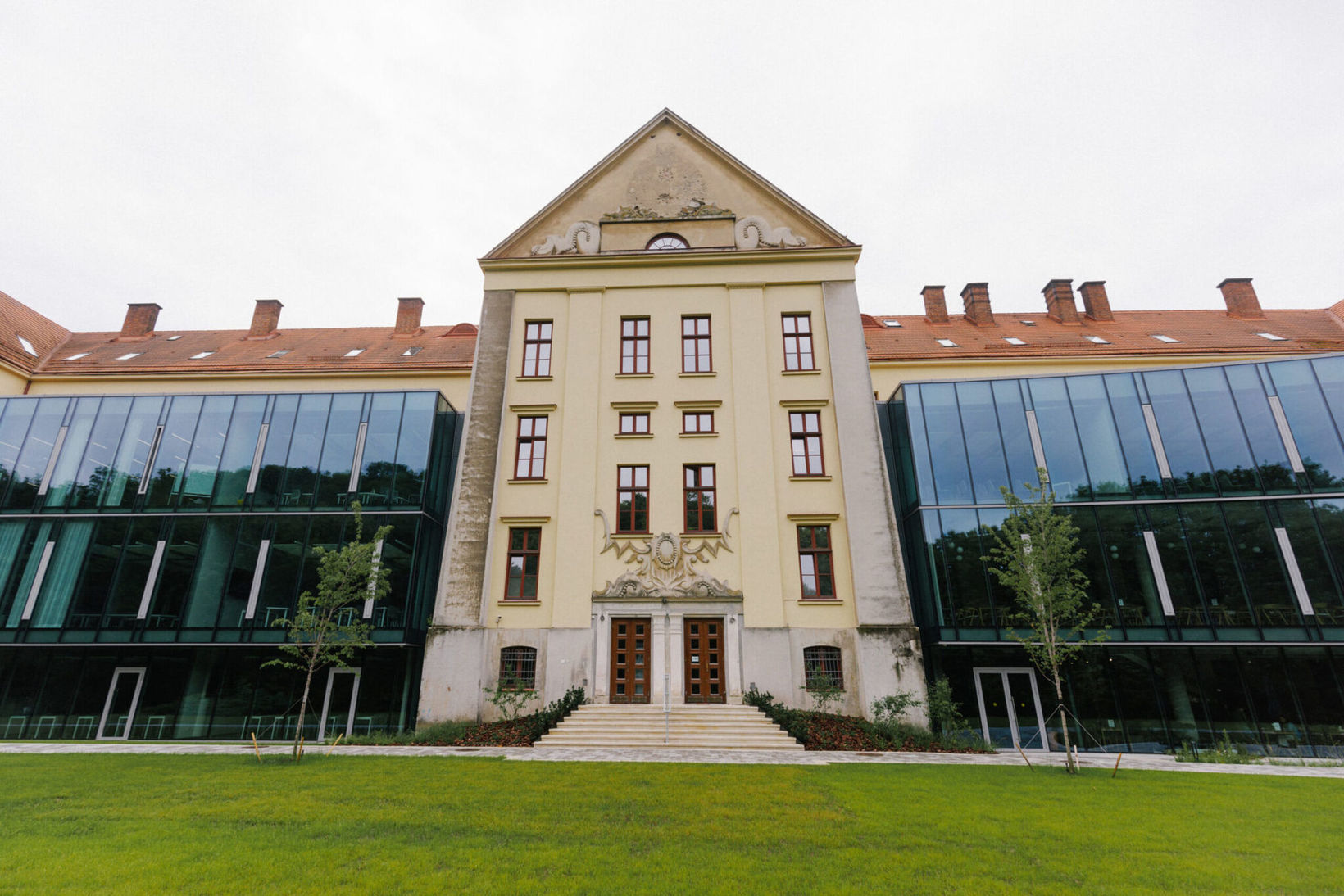 Сучасний корпус УКУ на вул. І.Свєнціцького, 17