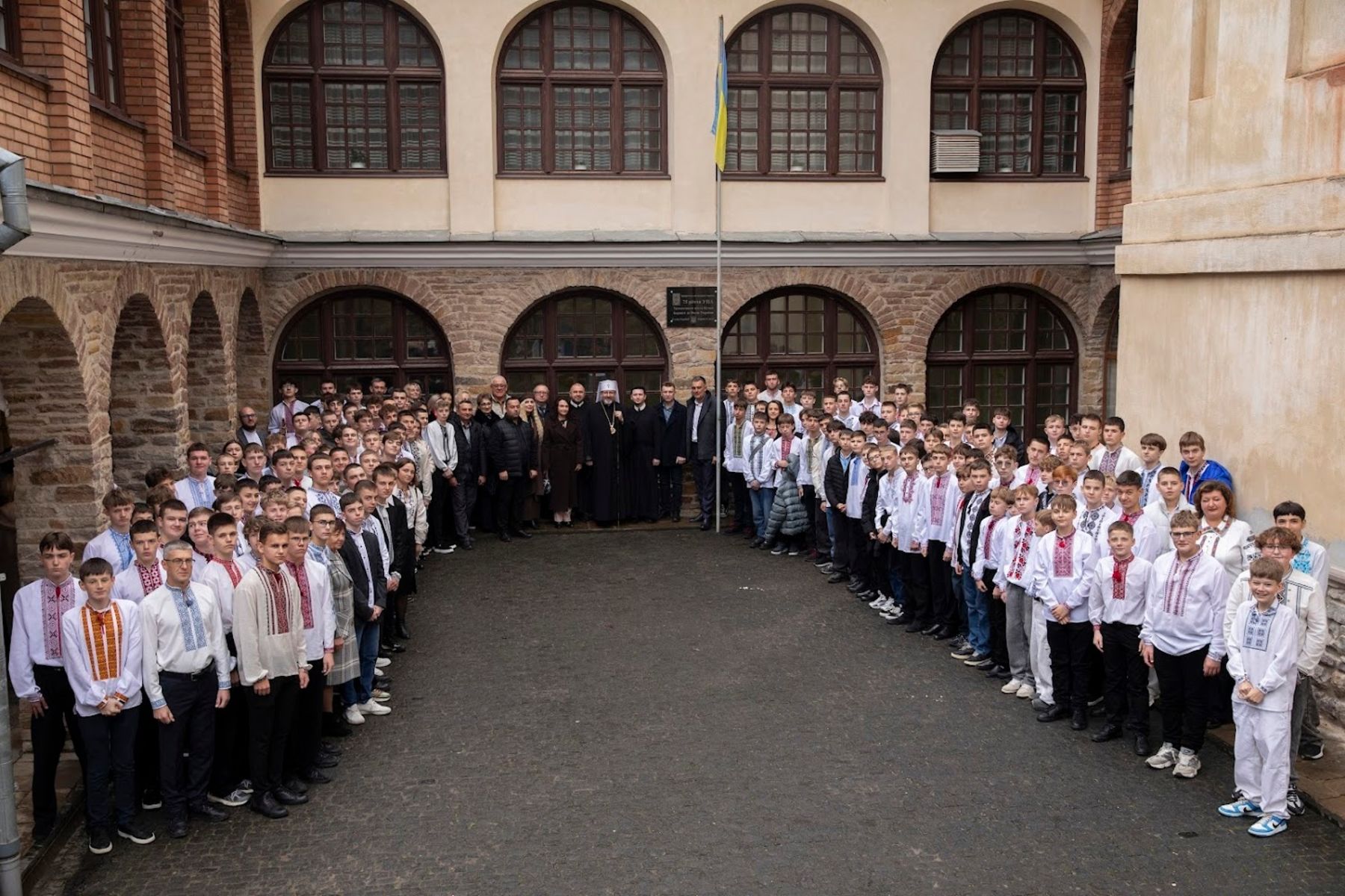 Глава УГКЦ до учнів Бучацького ліцею: «Майбутнє нашої Церкви та України намальоване на ваших обличчях»