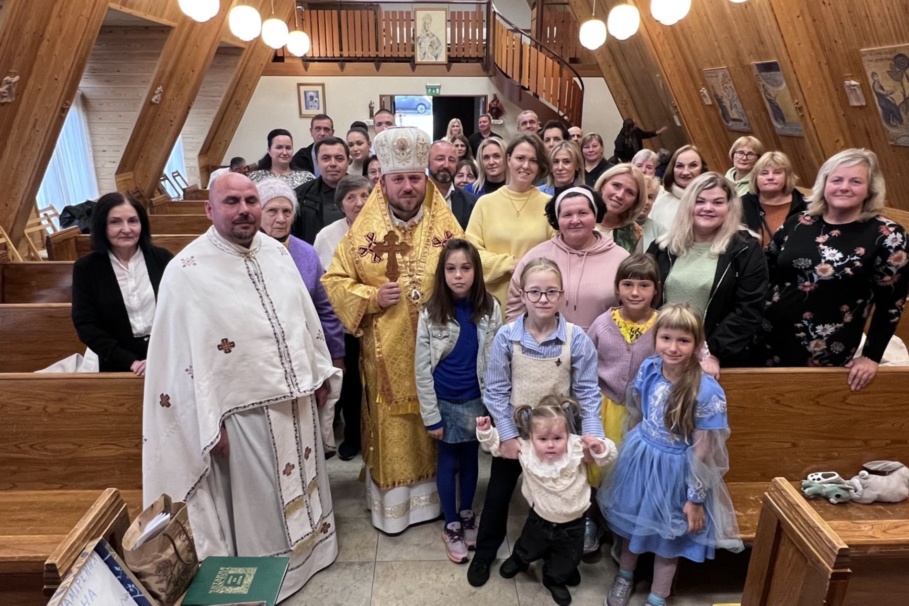 «Три кроки в дорозі за Христом», — владика Микола Бичок відвідав парафію УГКЦ в Ісландії