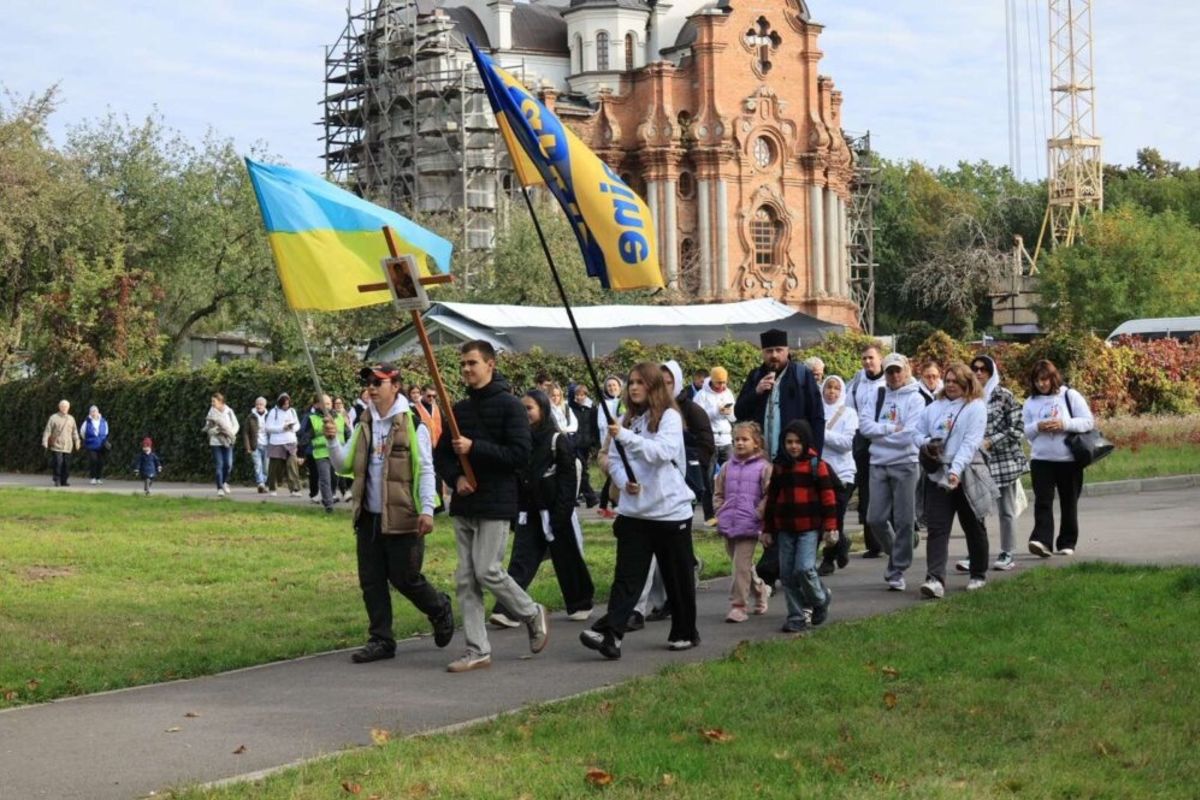 Під час пішої прощі Харків — Покотилівка молилися за покликання молоді та Україну
