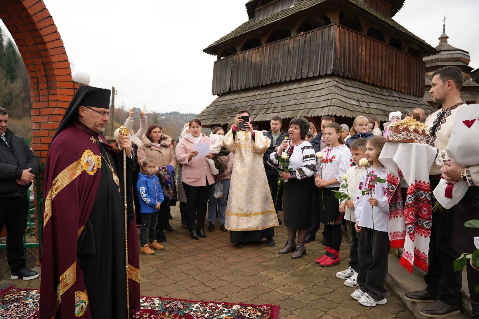 Владика Ярослав Приріз освятив відреставрований дерев’яний храм, збудований 1663 року