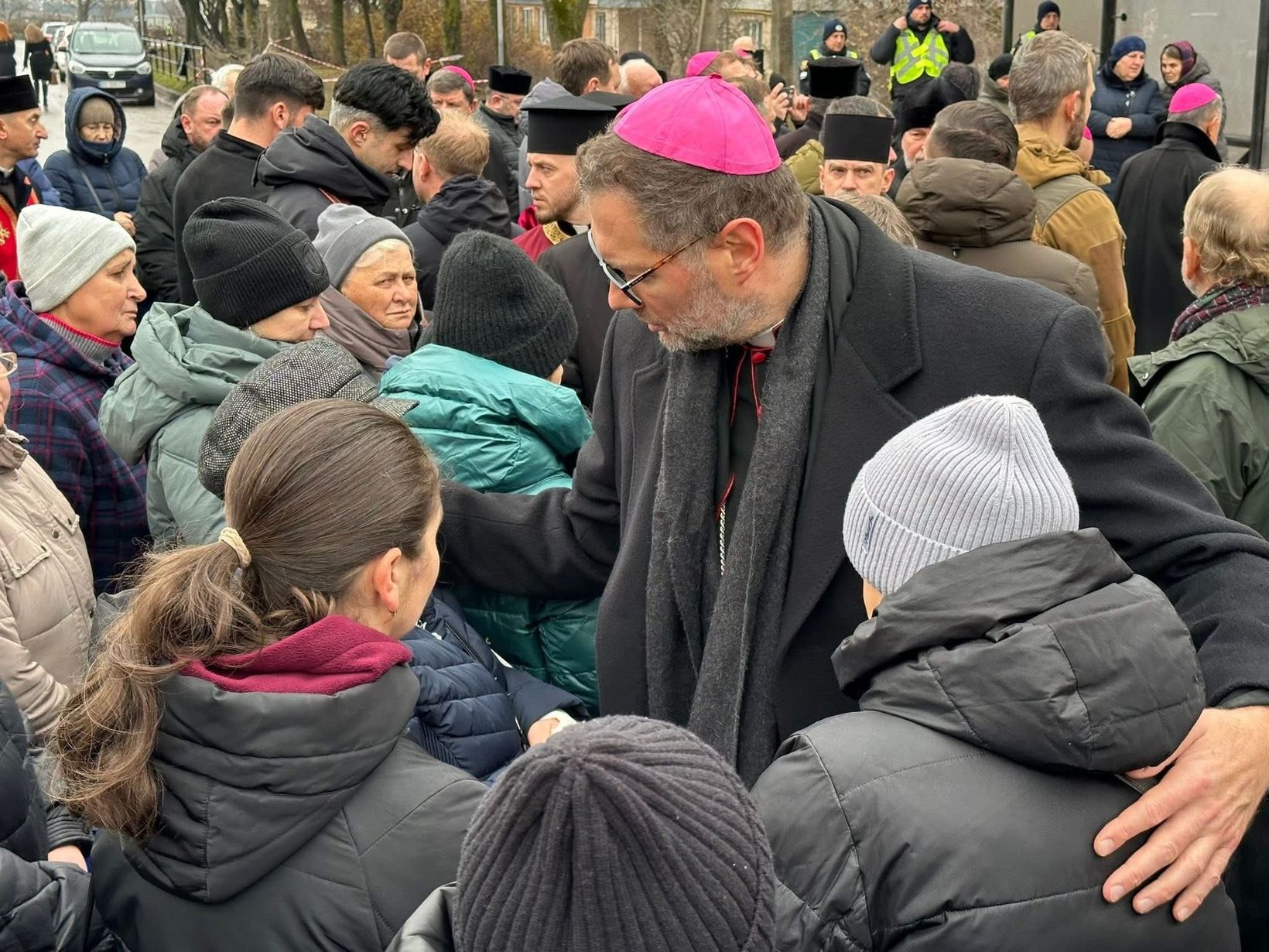 Глава УГКЦ з католицькими єпископами України на місці трагедії в Тернополі: «Ваш біль є болем усього тіла Христової Церкви» Глава УГКЦ з католицькими єпископами України на місці трагедії в Тернополі: «Ваш біль є болем усього тіла Христової Церкви»