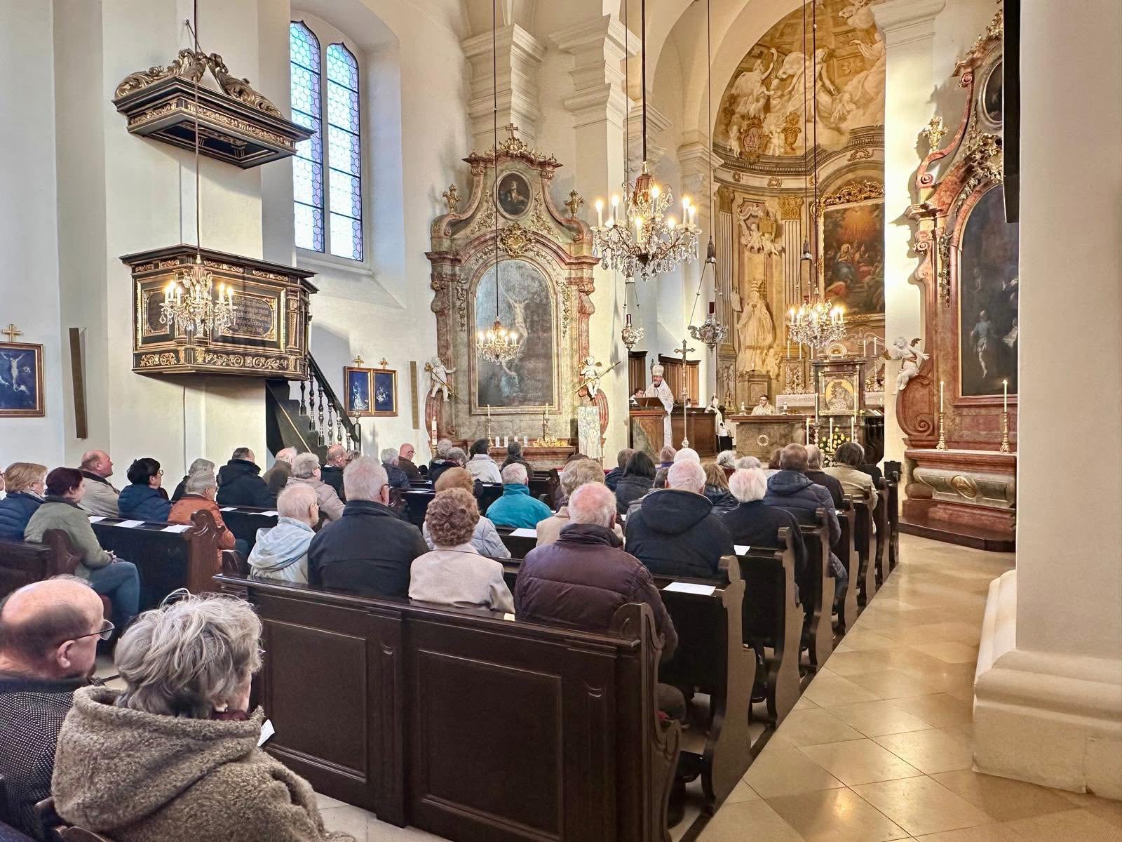 Владика Богдан Дзюрах очолив молитву за&nbsp;мир в&nbsp;Україні у&nbsp;відпустовому центрі Марія Роггендорф